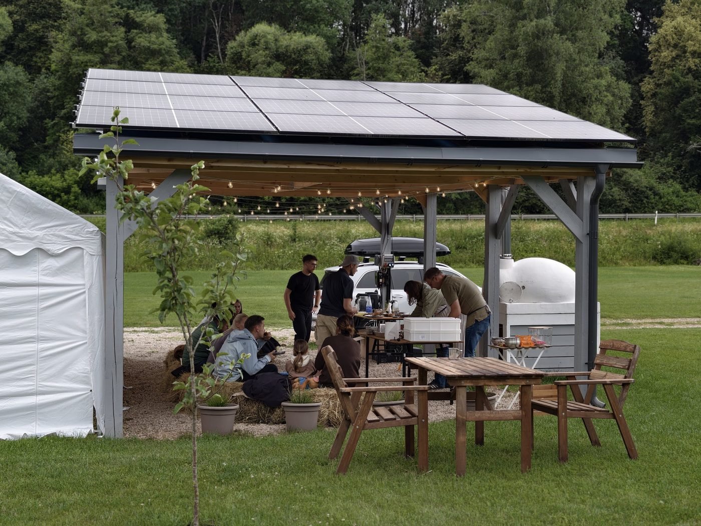 Lauko erdvė su paviljonu prie Šventosios upės